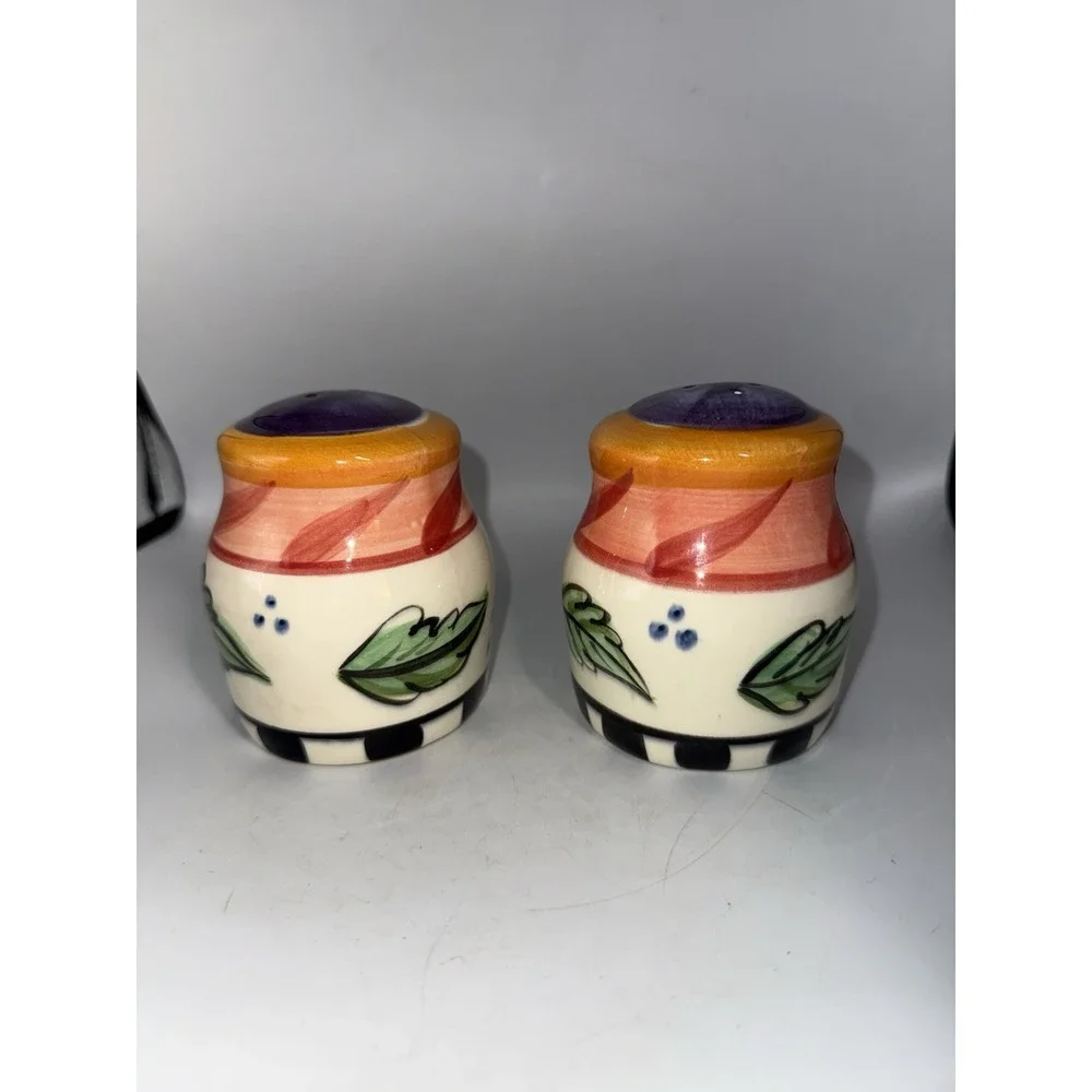 VICKIE CARROLL COLLECTIBLE SALT AND PEPPER‎ SHAKERS '95 97 VINTAGE